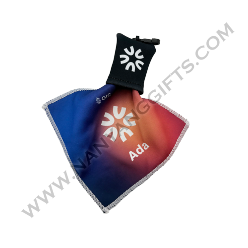 Microfiber screen cleaning cloth with keychain pouch_GIC_corporate gifts_nanyanggifts